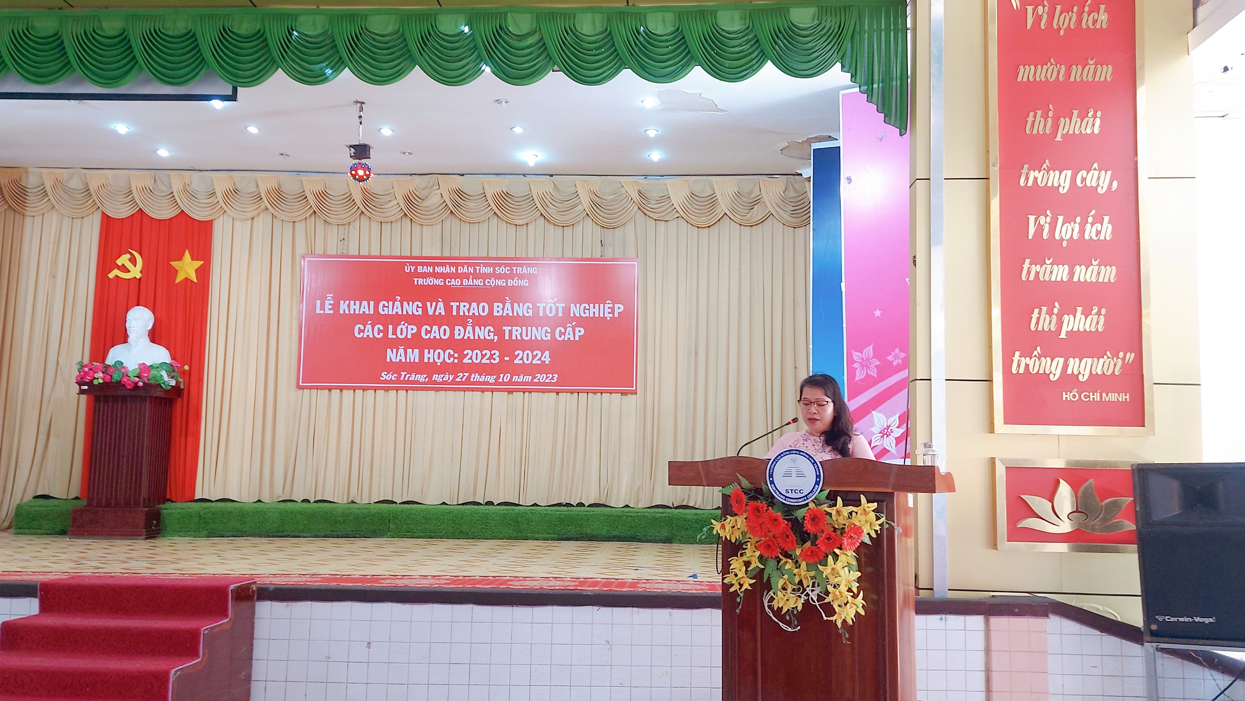 Lễ khai giảng năm học 2023 - 2024 và tổng kết trao bằng tốt nghiệp cho sinh viên